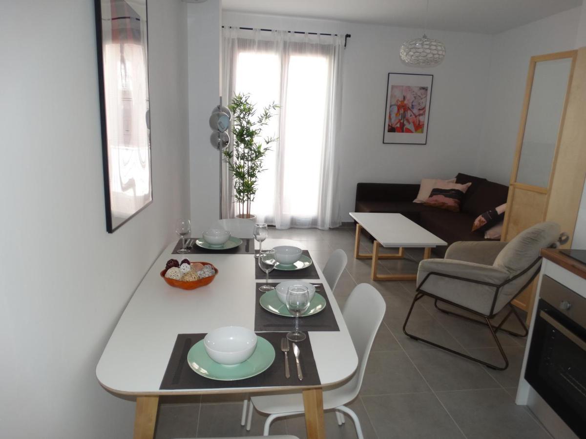 - Jinetes, 23 Appart hôtel *